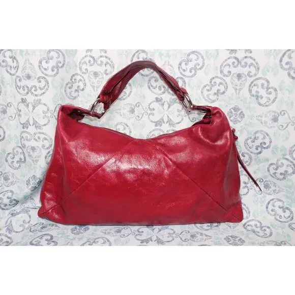 Elegant Raspberry Leather Handbag - Picture 5 of 10